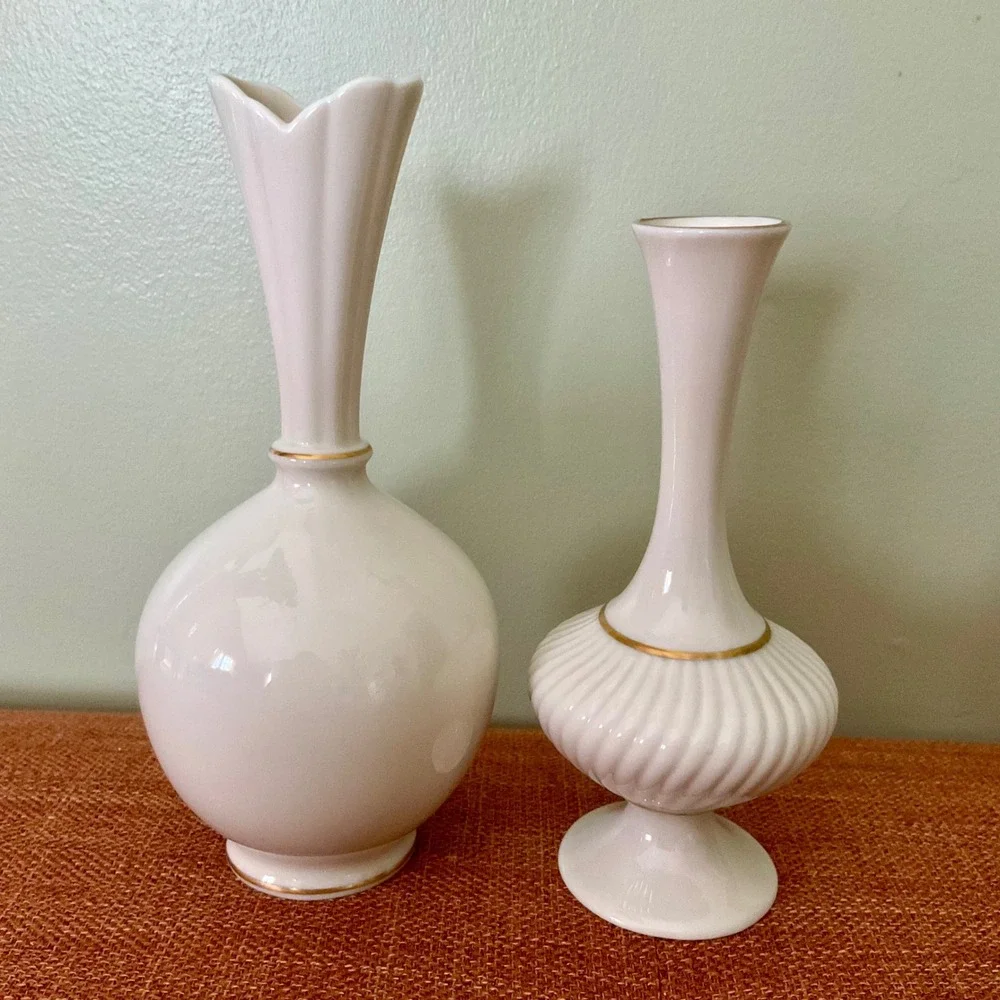 Lenox Vintage Ivory Gold Porcelain Bud Vase Set Wheat Scalloped Ribbed USA 2pc‎